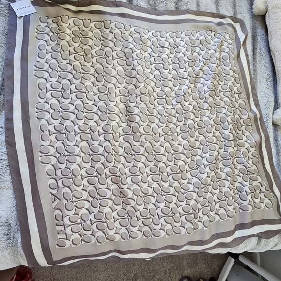 Coach 100% silk - Picture 1 of 1